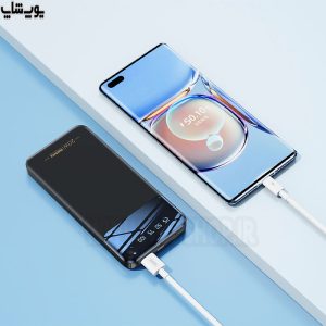 نمایشگر پاوربانک 10000 ریمکس مدل RPP-502 جلوه‌ای بی‌نظیر دارد.