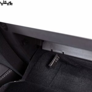 استفاده از فلش مموری تسلا مدل A1628 ظرفیت 128 گیگابایت آسان است، به سادگی آن را به درگاه USB خودرو وصل کنید و آماده حرکت هستید.