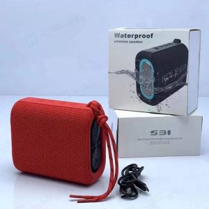 اسپیکر بلوتوثی قابل حمل کُلِر مدل KOLEER S31 از کابل شارژ میکرو USB برخوردار است.