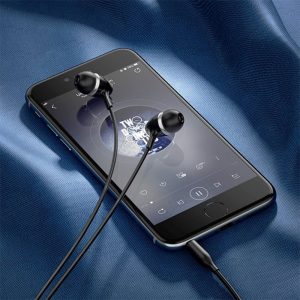 هندزفری سیمی هوکو مدل M76 کیفیتی اصیلی از موزیک را به همراه دارد