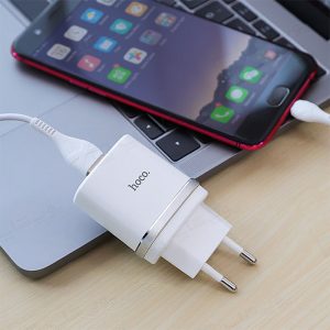 شارژر دیواری 18W هوکو مدل C12Q با کابل تایپ C دارای ایمنی بالا می باشد.
