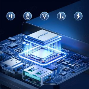 پاوربانک 30000mAh جویروم مدل JR-T015 با تراشه هوشمند کنترل جریان است.