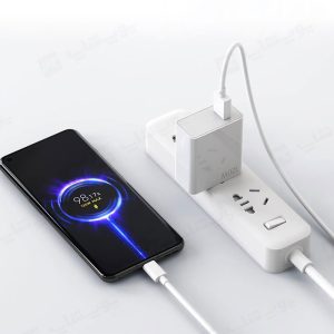 شارژر دیواری 120 وات اورجینال شیائومی با کابل تایپ C با عملکرد عالی برای شارژ سریع است.