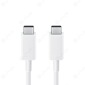کابل شارژ 100W تایپ C به تایپ C اورجینال سامسونگ به طول 1 متر در رنگ بندی سفید است.