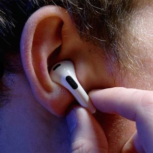 هندزفری بلوتوثی هاینوتکو مدل Air-P3 دارای طراحی ارگونومیک است.