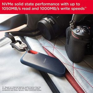هارد اکسترنال SSD سان دیسک مدل SDSSDE61-1T00-G25 ظرفیت 1 ترابایت با قابلیت حمل آسان است.