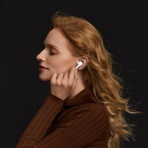 هندزفری بلوتوثی شیائومی xiaomi Buds 3 مدل M2111E1 دارای کنترلر لمسی می باشد.