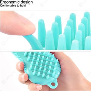 برس و ماساژور سیلیکونی پوست سر با طراحی ارگونومیک است.