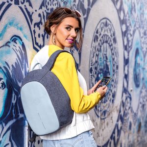 کوله پشتی XD DESIGN مدل CATHY با طراحی زیبا و دوام بالا است.