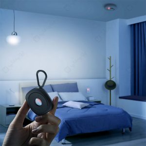 ردیاب دوربین مخفی بیسوس Heyo Camera Detector مدل FMHY00000 با قابلیت تشخیص تا فاصله 5 متری است.