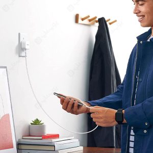 شارژر دیواری یوگرین مدل CD137 60451 با قابلیت شارژ سریع می باشد.