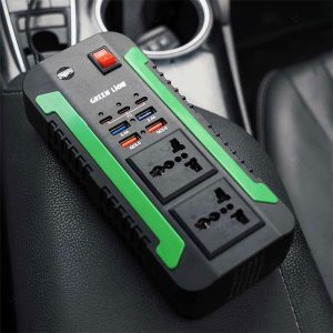 اینورتر فندکی خودرو گرین لاین مدل SPARK 300W دارای کلید روشن / خاموش است.