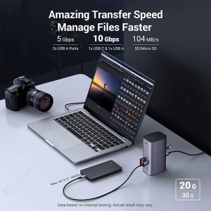 داک استیشن 12 پورت یوگرین مدل CM555 90325 با پورت USB و کارت حافظه با سرعت انتقال داده بالا است.