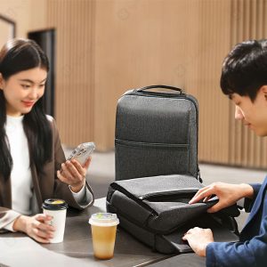 کیف لپ تاپ 15.6 اینچ یوگرین مدل 90798 LP664 دارای فضای بزرگ می باشد.