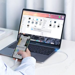 کابل Type-C به Iphone Lightning یوگرین مدل 60749 US171 به طول 2 متر مناسب برای انتقال داده است.