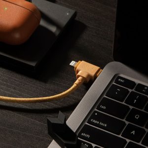 خرید کابل Lightning؛ بهترین‌ها برای دستگاه‌های اپل در فرودین 1403