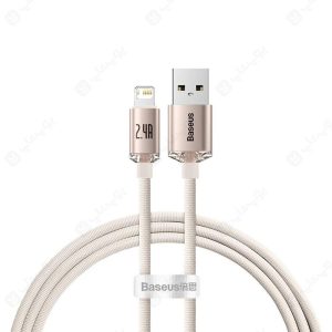 کابل شارژ USB به لایتنینگ بیسوس مدل Crystal Shine CAJY00110 در رنگ بندی صورتی است.