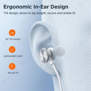هندزفری سیمی جویروم مدل JR-EW03 دارای طراحی ارگونومیک با زاویه 60 درجه است.