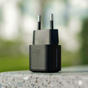 شارژر دیواری 35 وات پاورولوژی مدل Mobo Edition دارای 2 پین استاندارد اروپا است.