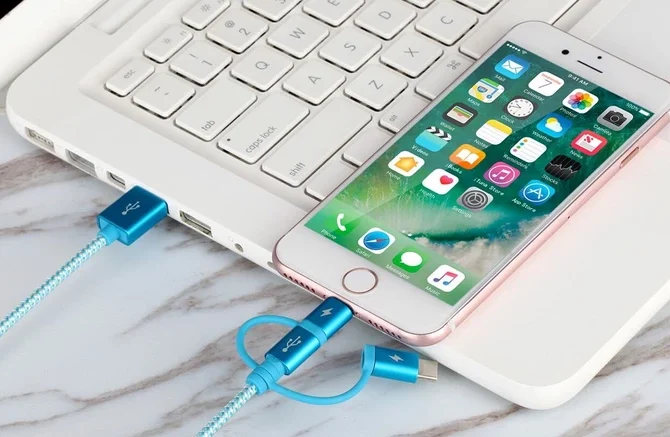کابل تبدیل USB به میکرو USB، تایپ C و لایتنینگ مومکس مدل DX1 به طول 1 متر