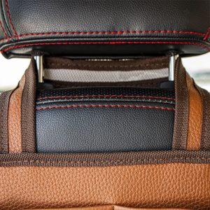 نظم دهنده پشت صندلی خودرو دارای بند چرمی با کیفیت است.