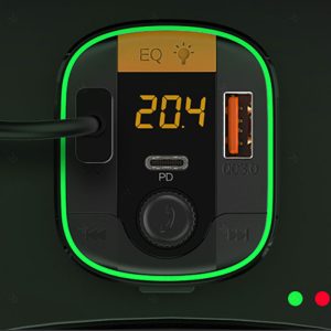 شارژر فندکی بی سیم 48 وات رسی مدل RQ01 دارای نمایشگر دیجیتال است.