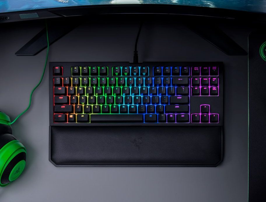 کیبورد سیمی گیمینگ مکانیکال RGB ریزر مدل BlackWidow Chroma V2