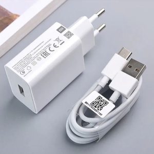 شارژر دیواری 22.5 وات 2 پین اورجینال شیائومی با کابل تایپ C و کارتن گوشی می باشد.