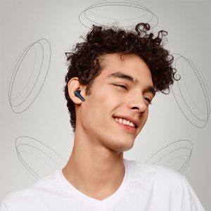 هندزفری بلوتوثی هایلو مدل X1 PLUS با طراحی ارگونومیک و صدای شفاف است.