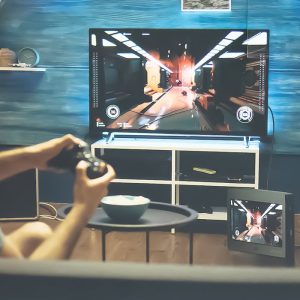 کنسول بازی گرین لاین مدل Classic Retro GNCREGC11 با امکان اتصالبه نمایشگر می باشد.