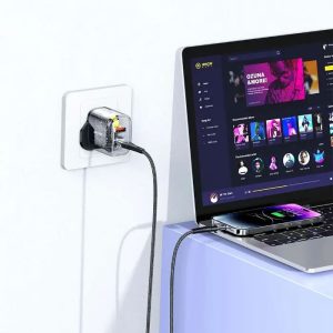 شارژر دیواری 20W پرودو مدل Dual Output Transparent با قابلیت شارژ سریع است.