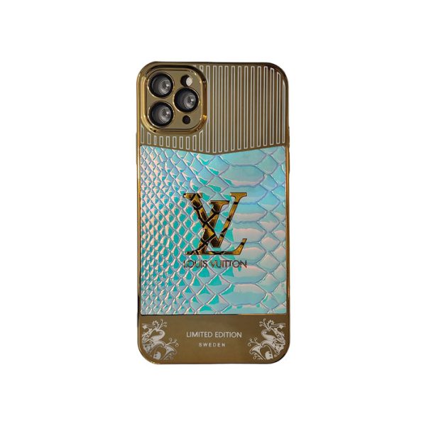 کاور گوشی آیفون 11Pro Max طرح LV Golden2 / کاور گوشی آیفون 13Pro Max طرح LV Golden2 در ابعاد مناسب می باشد.