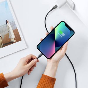 کابل Type-C به Iphone Lightning یوگرین مدل 20304 US387 با قابلیت شارژ سریع است.