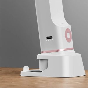 چراغ مطالعه و پاوربانک 4 کاره پاوا مدل PW-F4TF23 Flare Foldable دارای باتری قابل شارژ است که می‌توانید آن را از طریق پورت USB شارژ کنید.