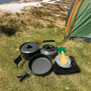 ست ظروف آشپزی کمپینگ گرین لاین مدل GN7N1COOKBK بین تجهیزات کمپینگ شما کمترین فضا را اشغال کند و به‌راحتی حمل شود.