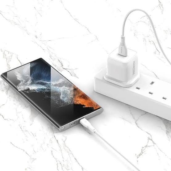 شارژر دیواری 20 وات 3 پین پاوا مدل POCKETMINI PW-PM120WUK